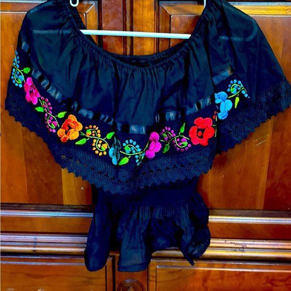 Tops - Women’s size large very beautiful embroidered Latino off the shoulder top